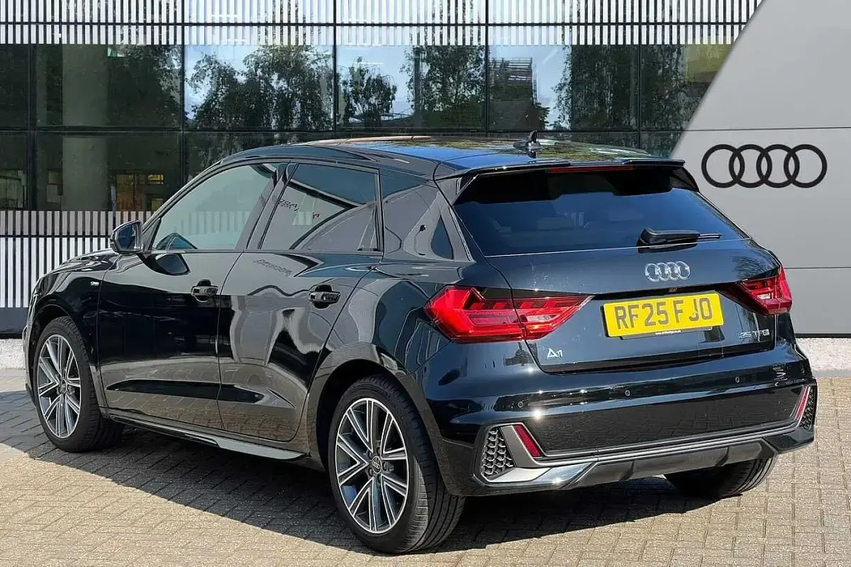 Usado Audi A1 S-Line 95 CV (69 kW) 2025 Negro SUV