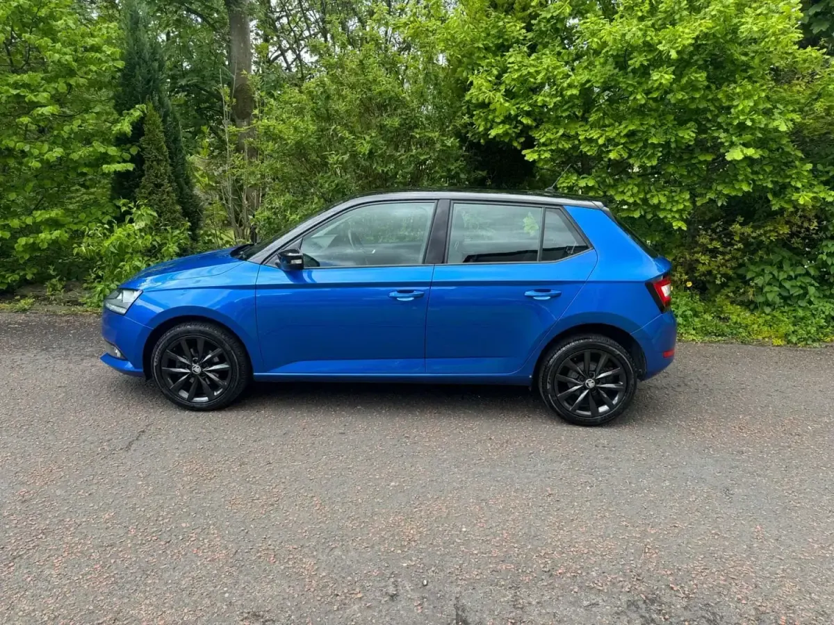 Usado Skoda Fabia Colour Edition 95 HP (69 kW) 2020 Azul Citadino