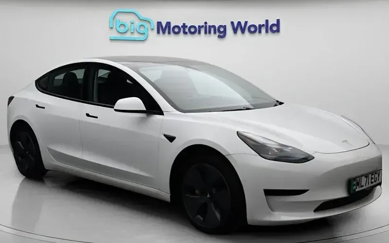 Used Tesla Model 3 Standard Range Plus 222 kW (302 HP) 2021 Sedan