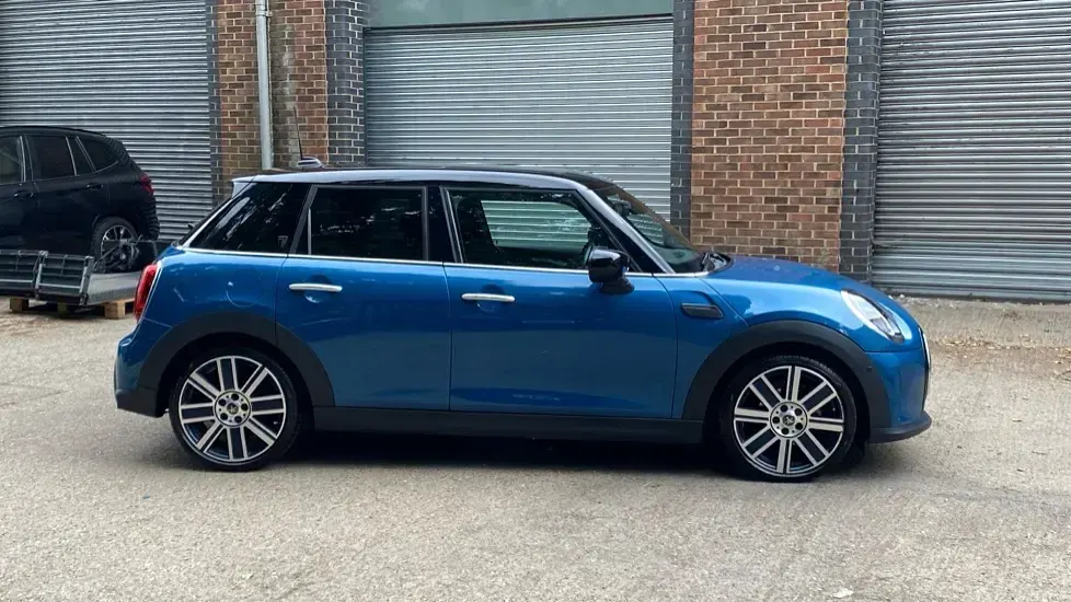 Used Mini Cooper Exclusive 134 HP (98 kW) 2023 Blue Hatchback