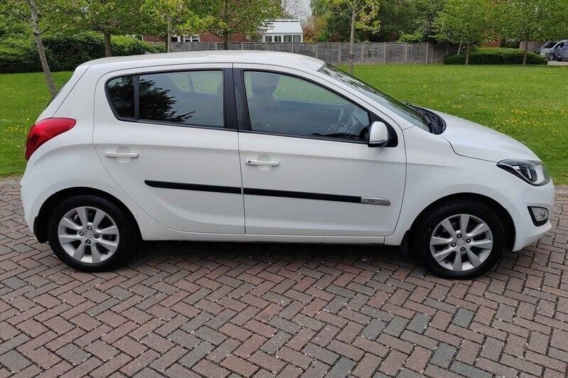 White Used 2012 Hyundai i20 Active Hatchback | £3,495 (Good price) - Image 1/4