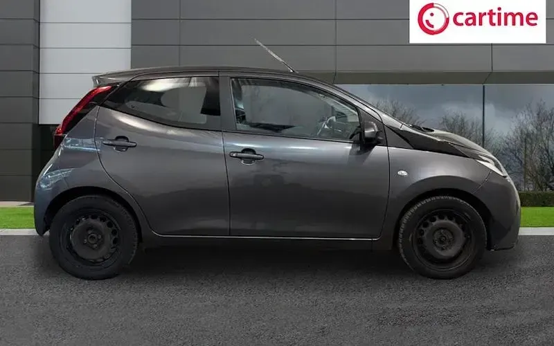 Used Toyota Aygo X-play 72 HP (52 kW) 2021 Grey Hatchback