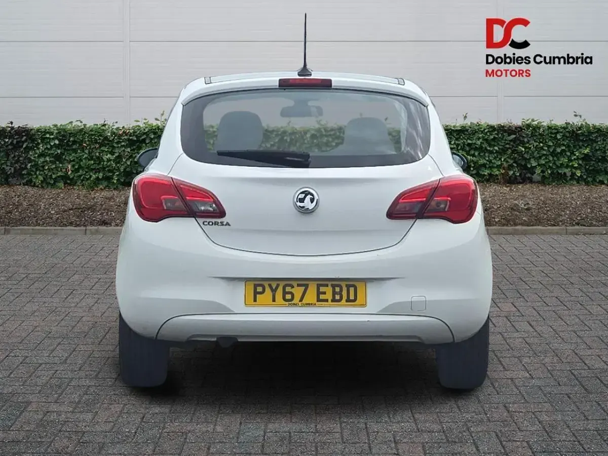 Used Vauxhall Corsa 74 HP (54 kW) 2017 White Hatchback
