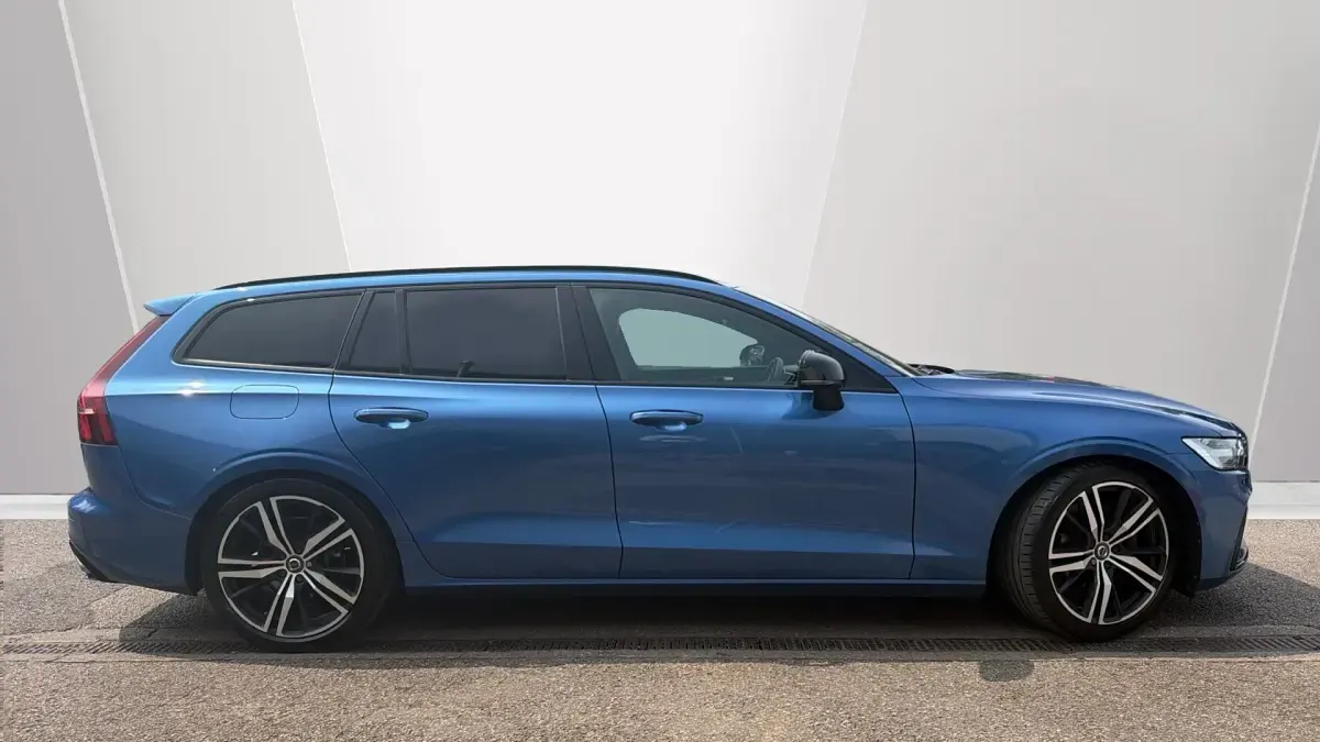 Used Volvo V60 R-Design Pro 190 HP (139 kW) 2019 Blue Estate