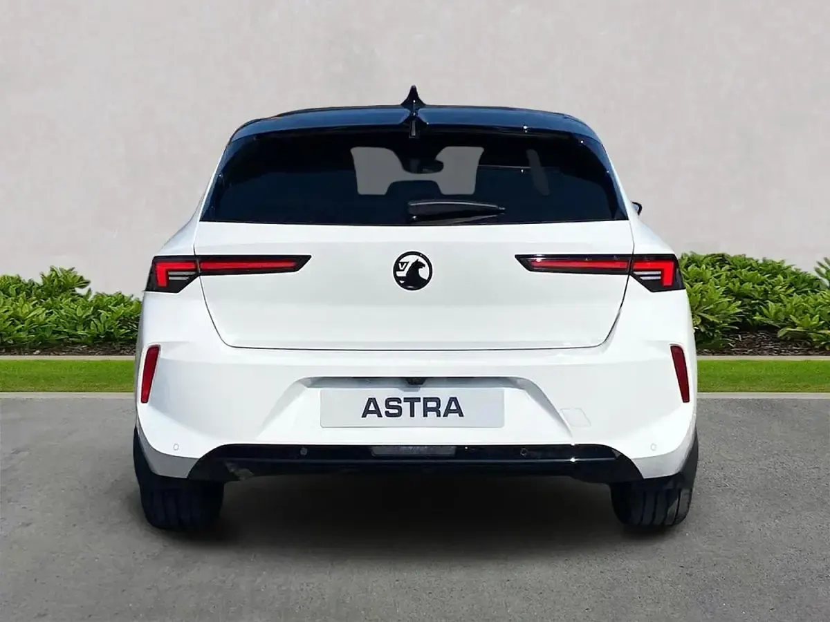 Used Vauxhall Astra S 130 HP (95 kW) 2024 White Hatchback