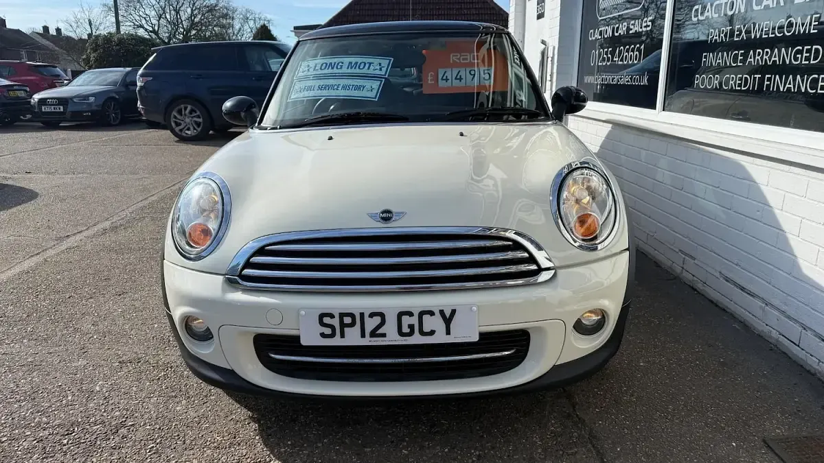 Used Mini Cooper Hatch 122 HP (89 kW) 2012 White Hatchback