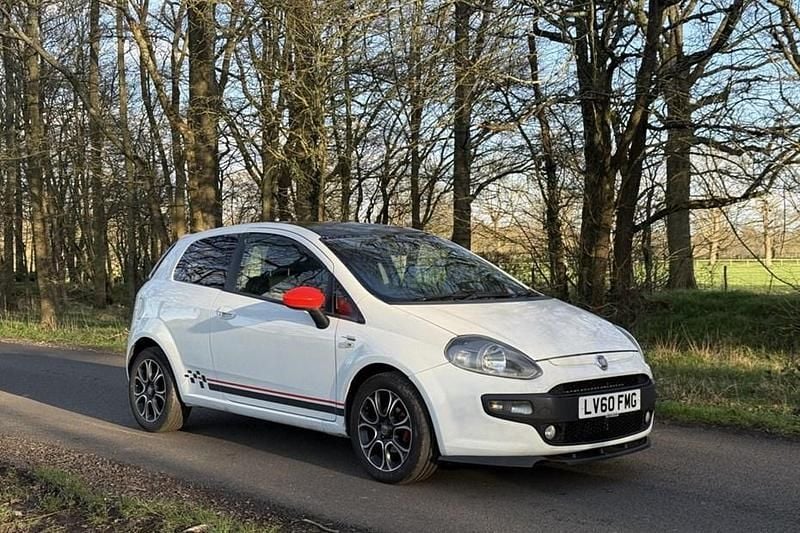 Used Fiat Punto Evo S 77 HP (56 kW) 2010 White Hatchback