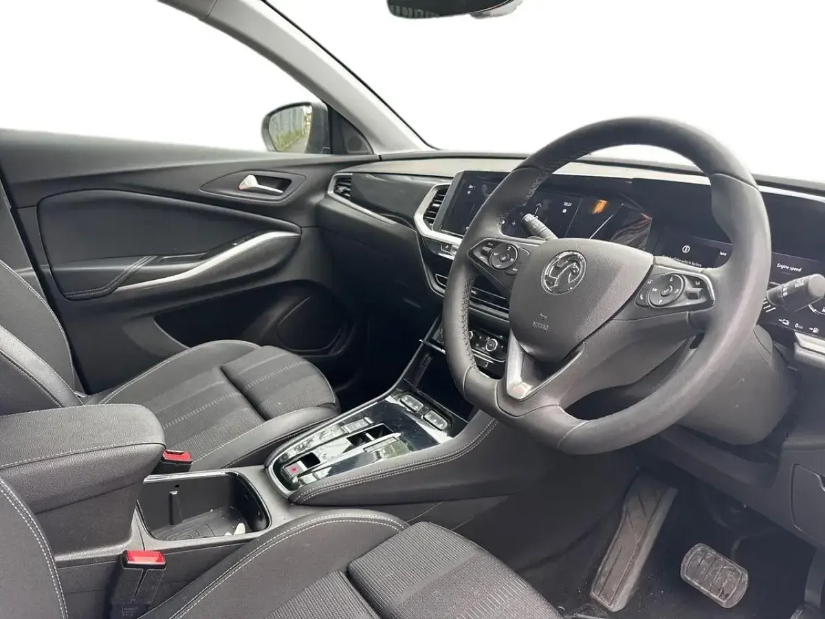 Used Vauxhall Grandland X S 222 HP (163 kW) 2024 White SUV