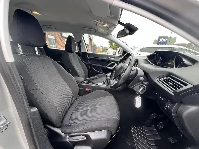 Used Peugeot 308 SW Active 98 HP (72 kW) 2016 Silver met Estate