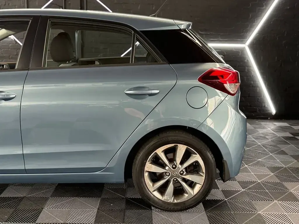 Used Hyundai i20 SE 100 HP (73 kW) 2015 Blue Hatchback