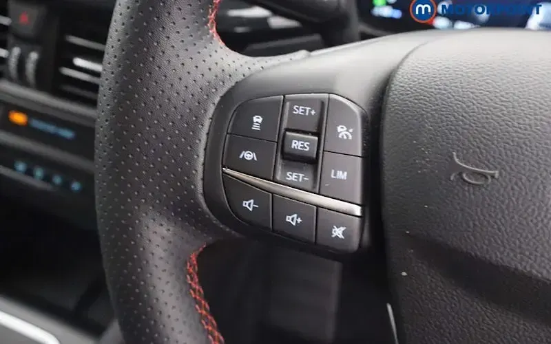 Used Ford Focus ST-Line X 155 HP (114 kW) 2025 Red Estate