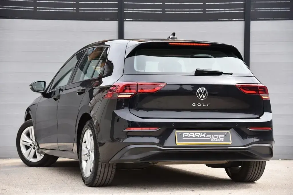 Used VW Golf VII Life 150 HP (110 kW) 2021 Black Hatchback