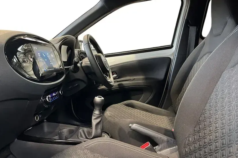 Used Toyota Aygo X 72 HP (52 kW) 2026 White SUV