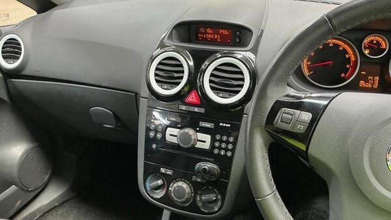 Used Vauxhall Corsa Edition 2013 White Hatchback