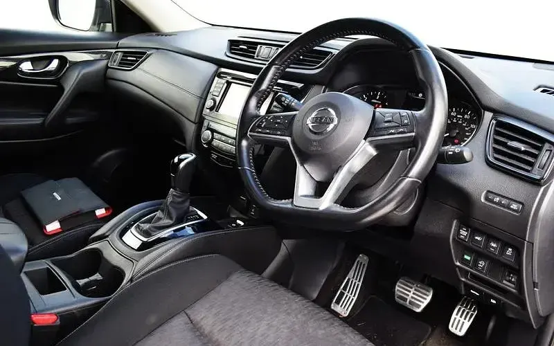 Used Nissan X-Trail N-Connecta 177 HP (130 kW) 2017 Silver SUV