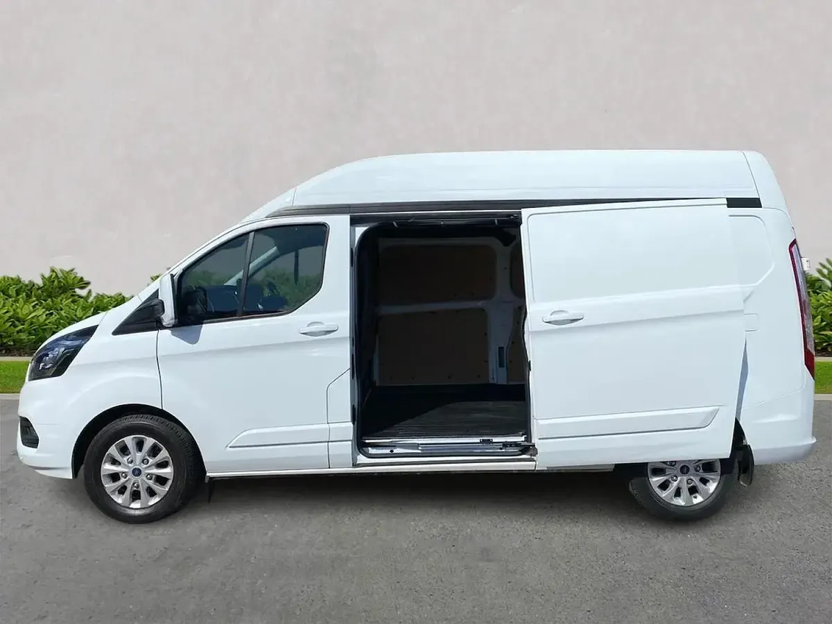 Used Ford Transit Custom Limited 130 HP (95 kW) 2023 White Van