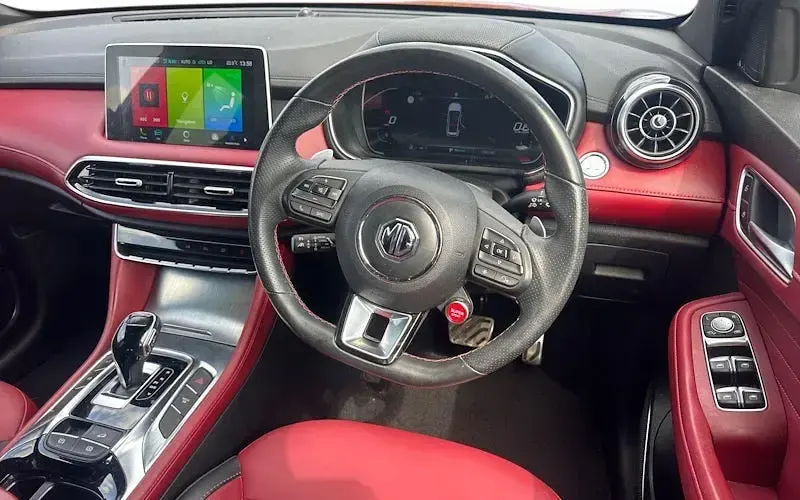 Used MG HS Exclusive 162 HP (119 kW) 2023 Red SUV