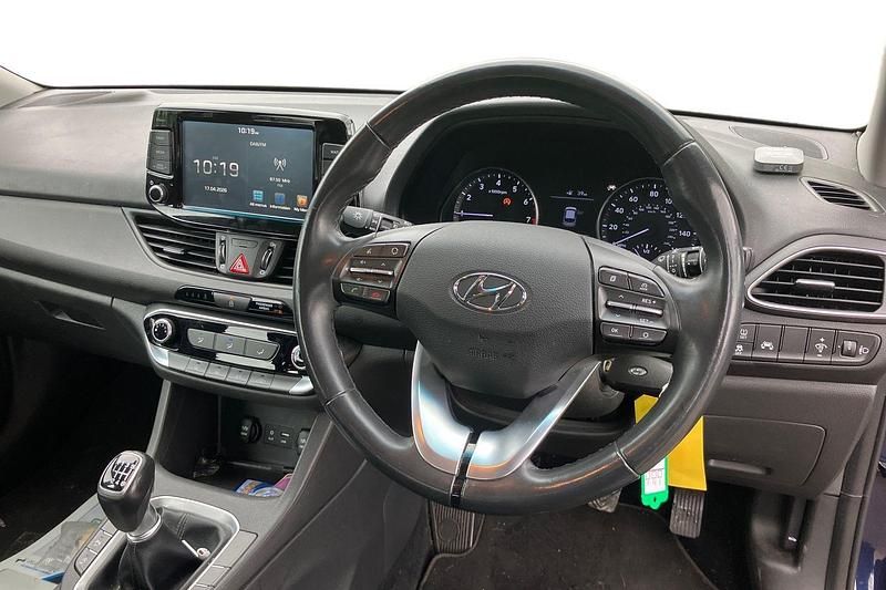 Used Hyundai i30 SE 120 HP (88 kW) 2020 Blue Hatchback