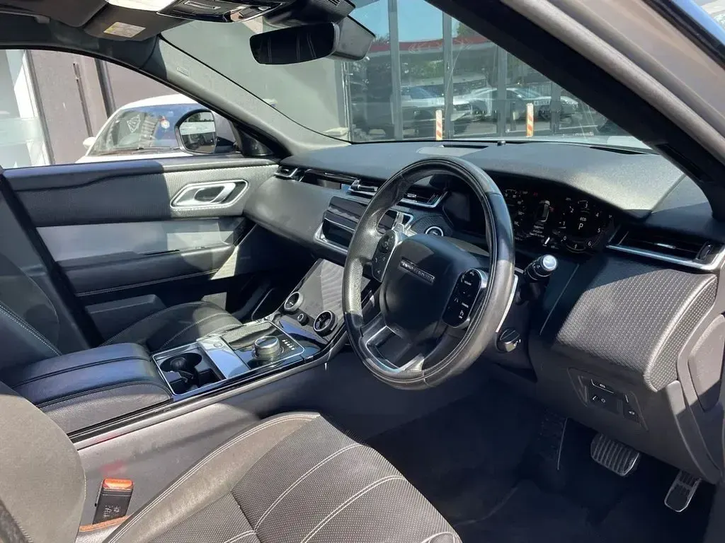 Used Land Rover Range Rover Velar SE Dynamic 240 HP (176 kW) 2017 Silver SUV
