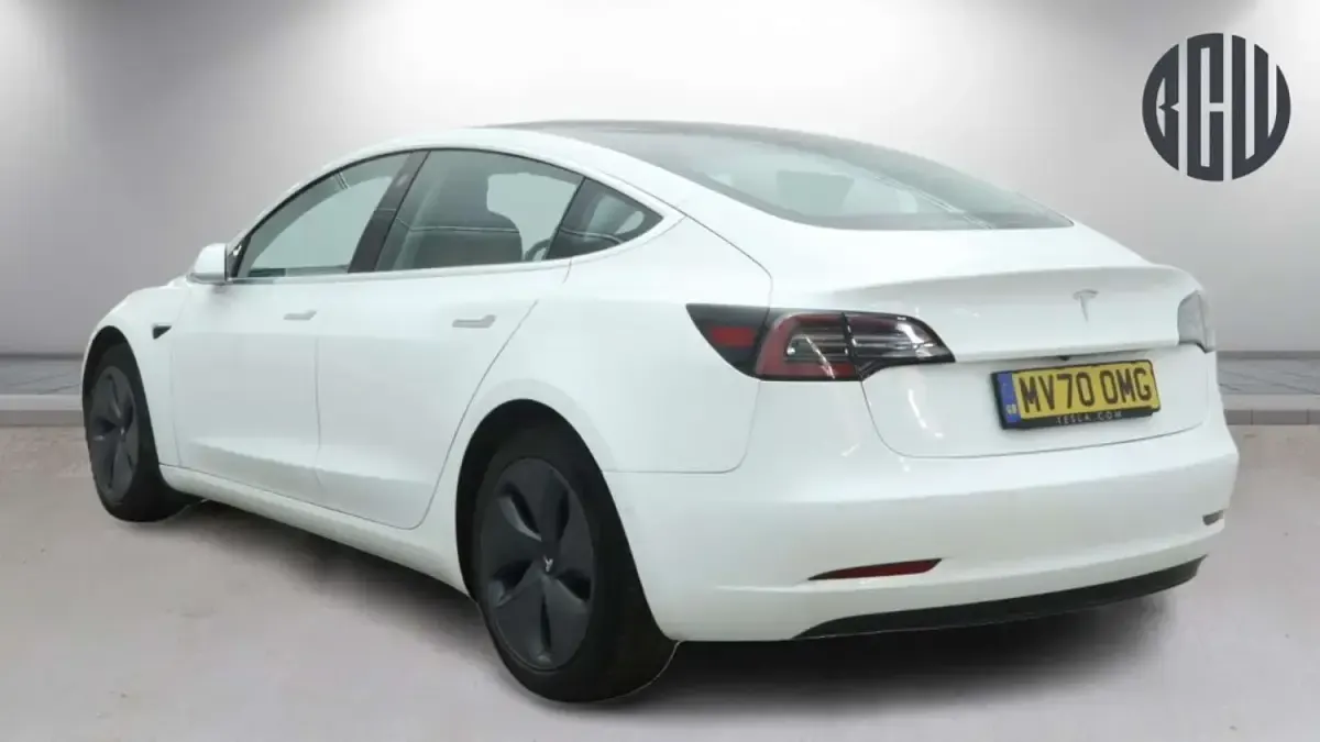 Used Tesla Model 3 Standard Range 239 kW (325 HP) 2020 White Sedan