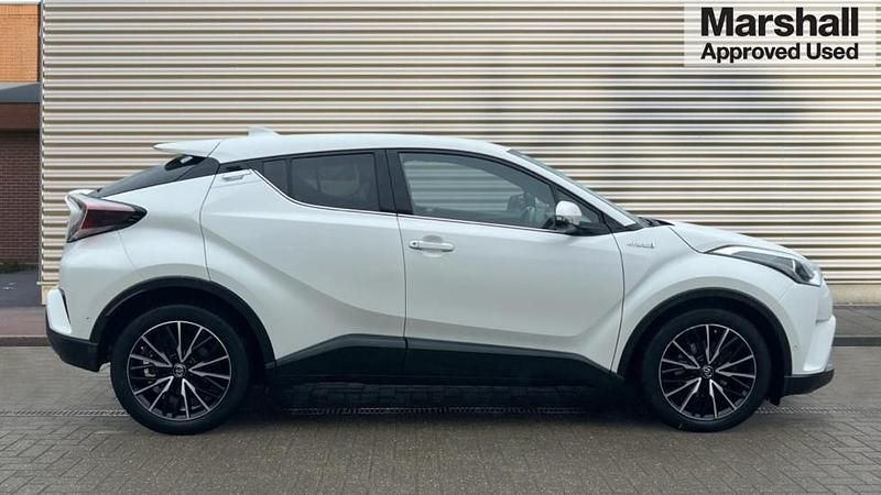 Used Toyota C-HR 122 HP (89 kW) 2019 White SUV