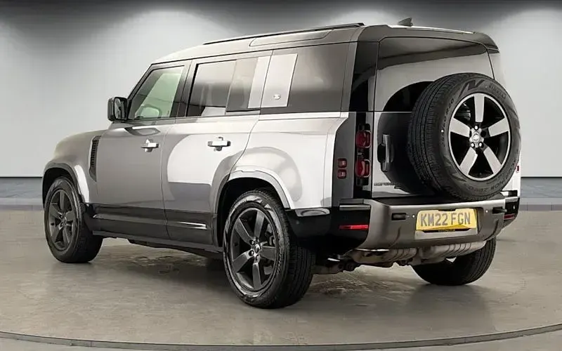 Used Land Rover Defender HSE Dynamic 300 HP (220 kW) 2024 SUV