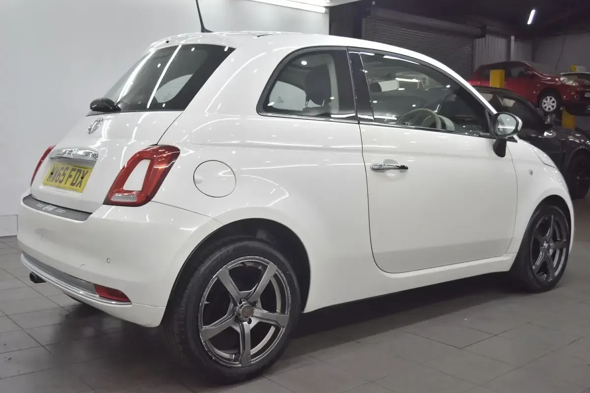 Used Fiat 500 Lounge 85 HP (62 kW) 2016 White Hatchback