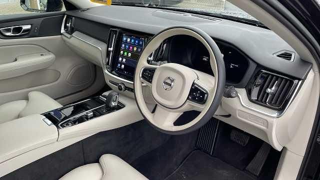 Used Volvo V60 Plus 249 HP (183 kW) 2023 Estate