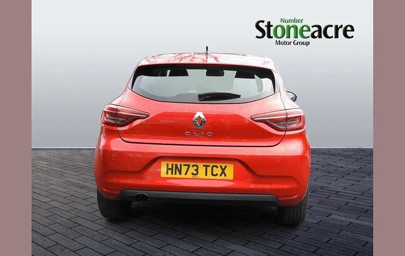Used Renault Clio V Evolution 90 HP (66 kW) 2023 Red Hatchback