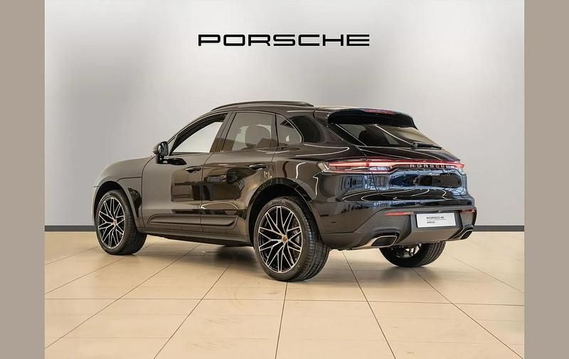 Used Porsche Macan 261 HP (191 kW) 2025 Black SUV