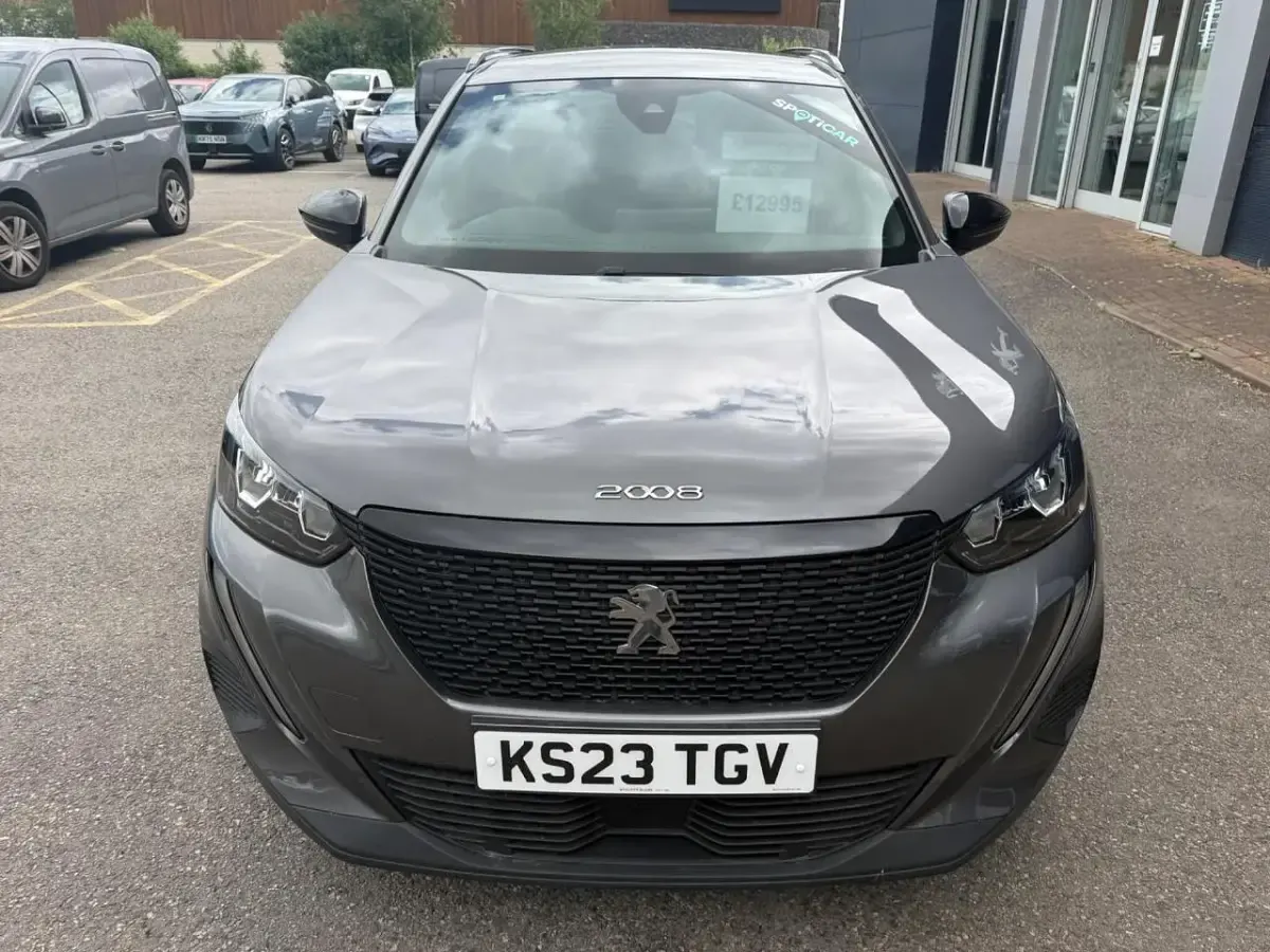 Used Peugeot 2008 Active+ 100 HP (73 kW) 2023 Grey SUV