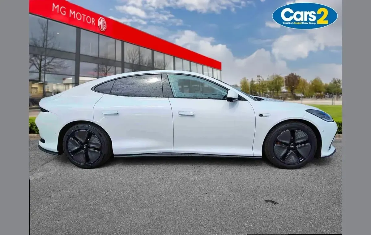 New MG IM5 300 kW (408 HP) 2026 White Hatchback