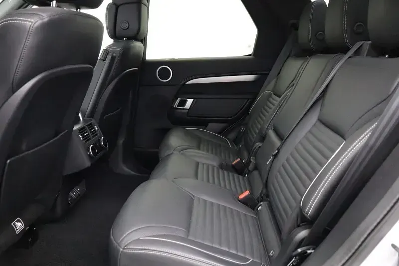 Used Land Rover Discovery 5 HSE Dynamic 302 HP (222 kW) 2024 Silver SUV