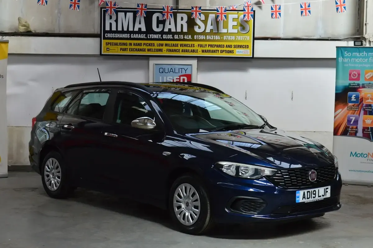 Used Fiat Tipo Easy 95 HP (69 kW) 2019 Blue Estate
