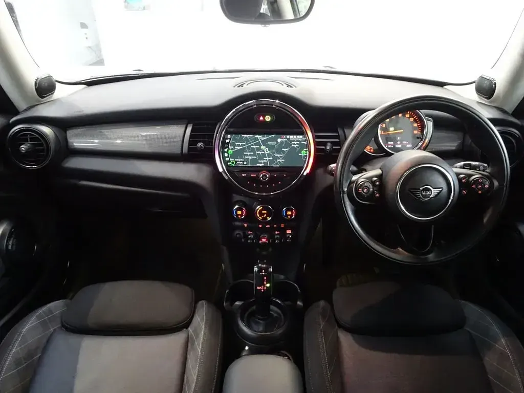Used Mini Cooper Hatch 136 HP (100 kW) 2018 Red Hatchback