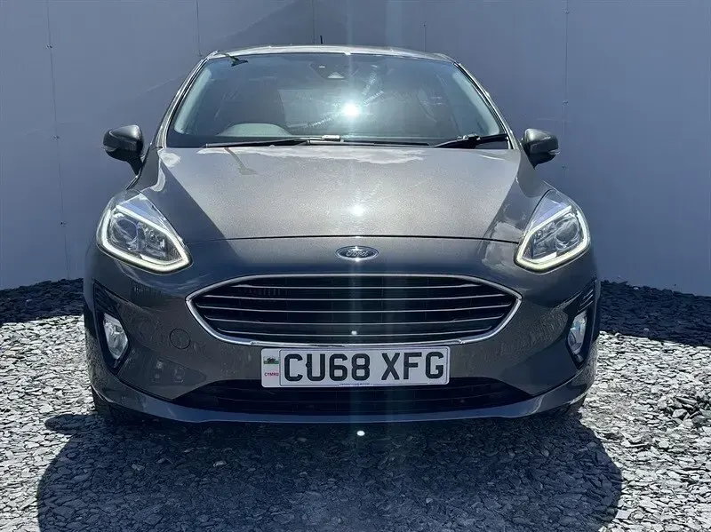Used Ford Fiesta Zetec 100 HP (73 kW) 2018 Grey Hatchback