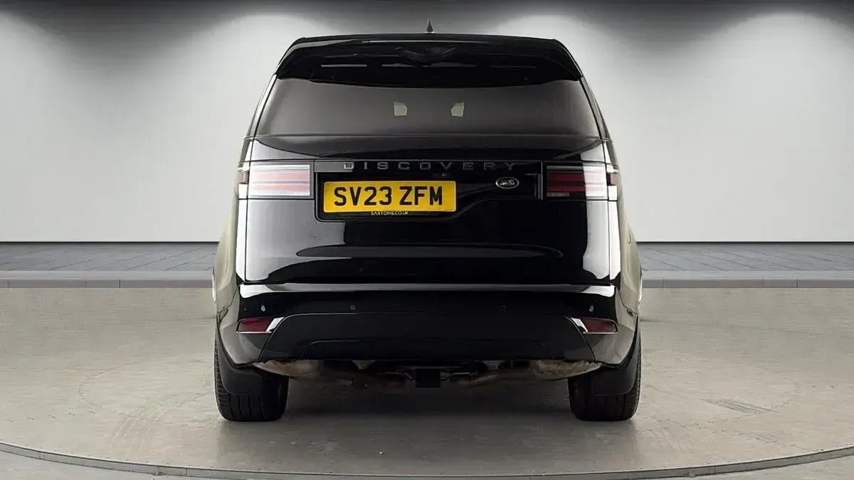 Usado Land Rover Discovery 5 SE Dynamic 360 CV (264 kW) 2023 Negro SUV