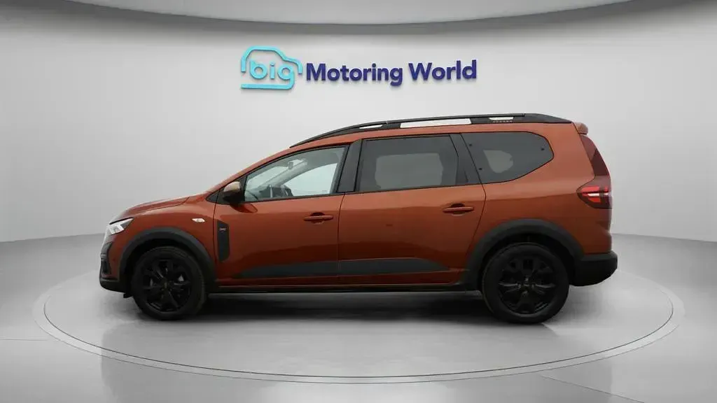 Used Dacia Jogger Extreme 140 HP (102 kW) 2024 Brown MPV