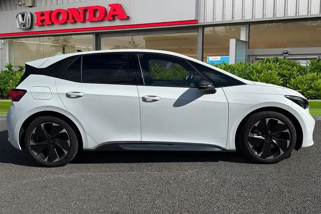 Used Cupra Born e-Boost 169 kW (231 HP) 2026 White Hatchback