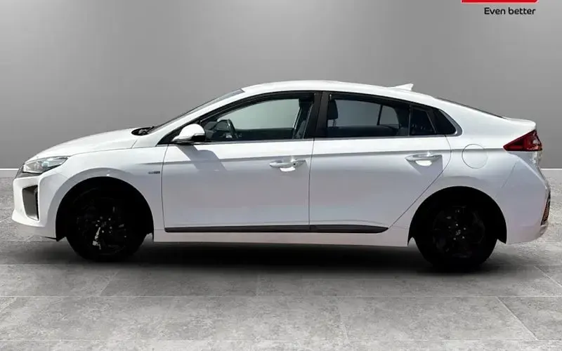 Used Hyundai Ioniq Premium SE 141 HP (103 kW) 2018 White Hatchback