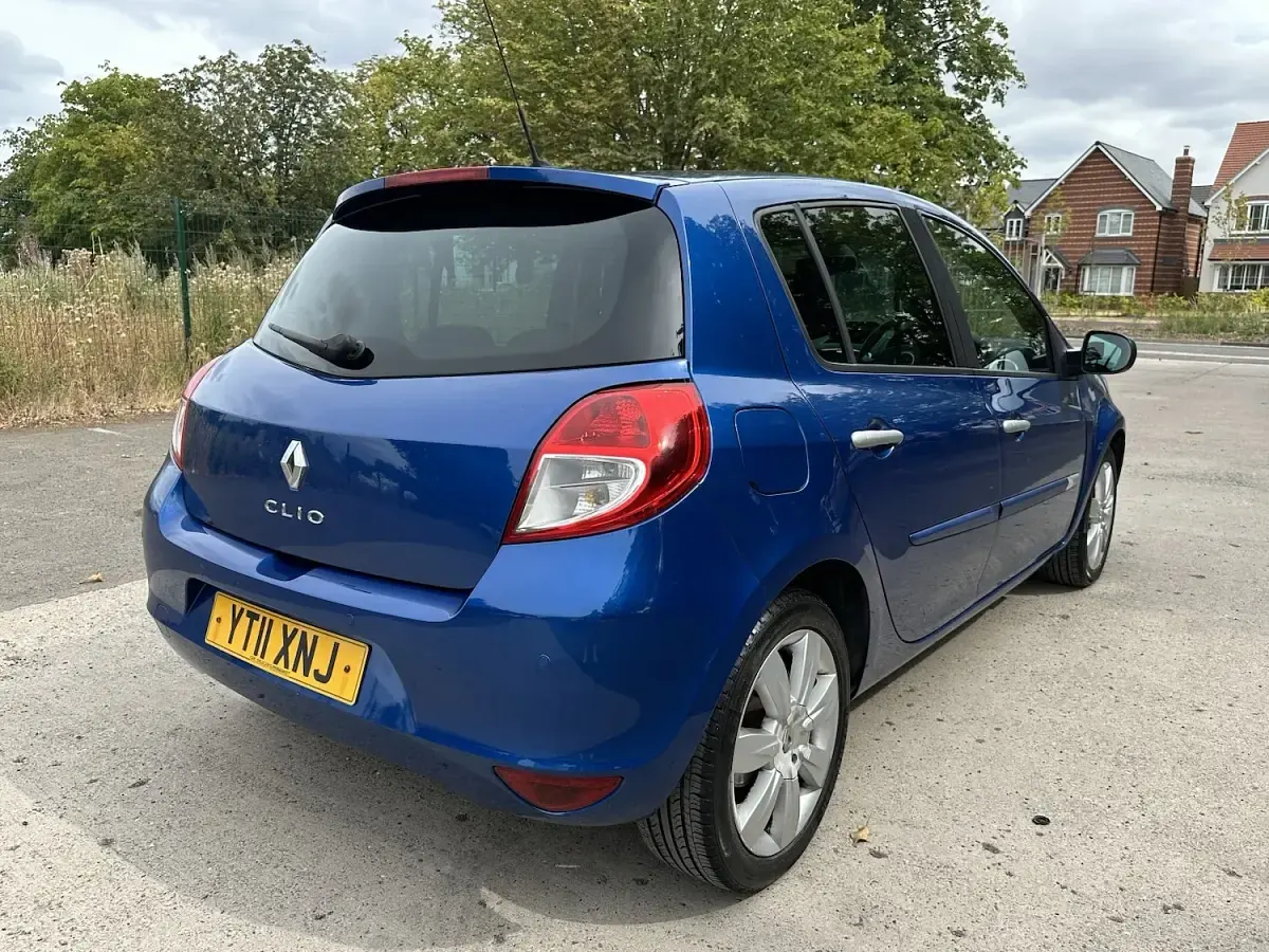 Used Renault Clio GT-Line 112 HP (82 kW) 2011 Blue Hatchback