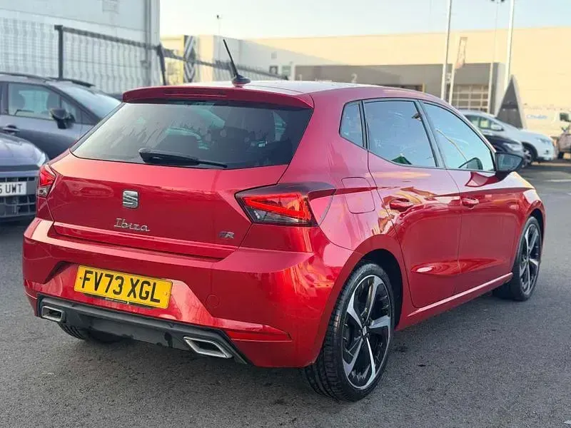 Begagnad Seat Ibiza FR Sport 2023 Röd Halvkombi