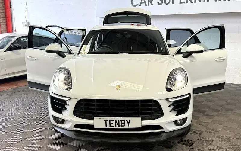 Used Porsche Macan 258 HP (189 kW) 2017 White SUV
