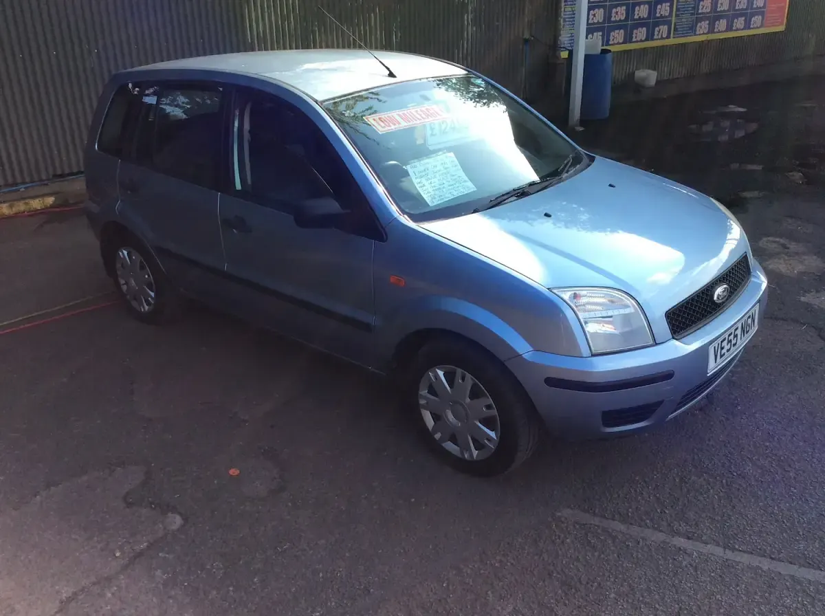 Used Ford Fusion 78 HP (57 kW) 2005 Blue Hatchback