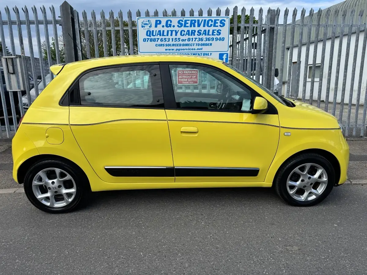 Used Renault Twingo Dynamique 70 HP (51 kW) 2014 Yellow Hatchback