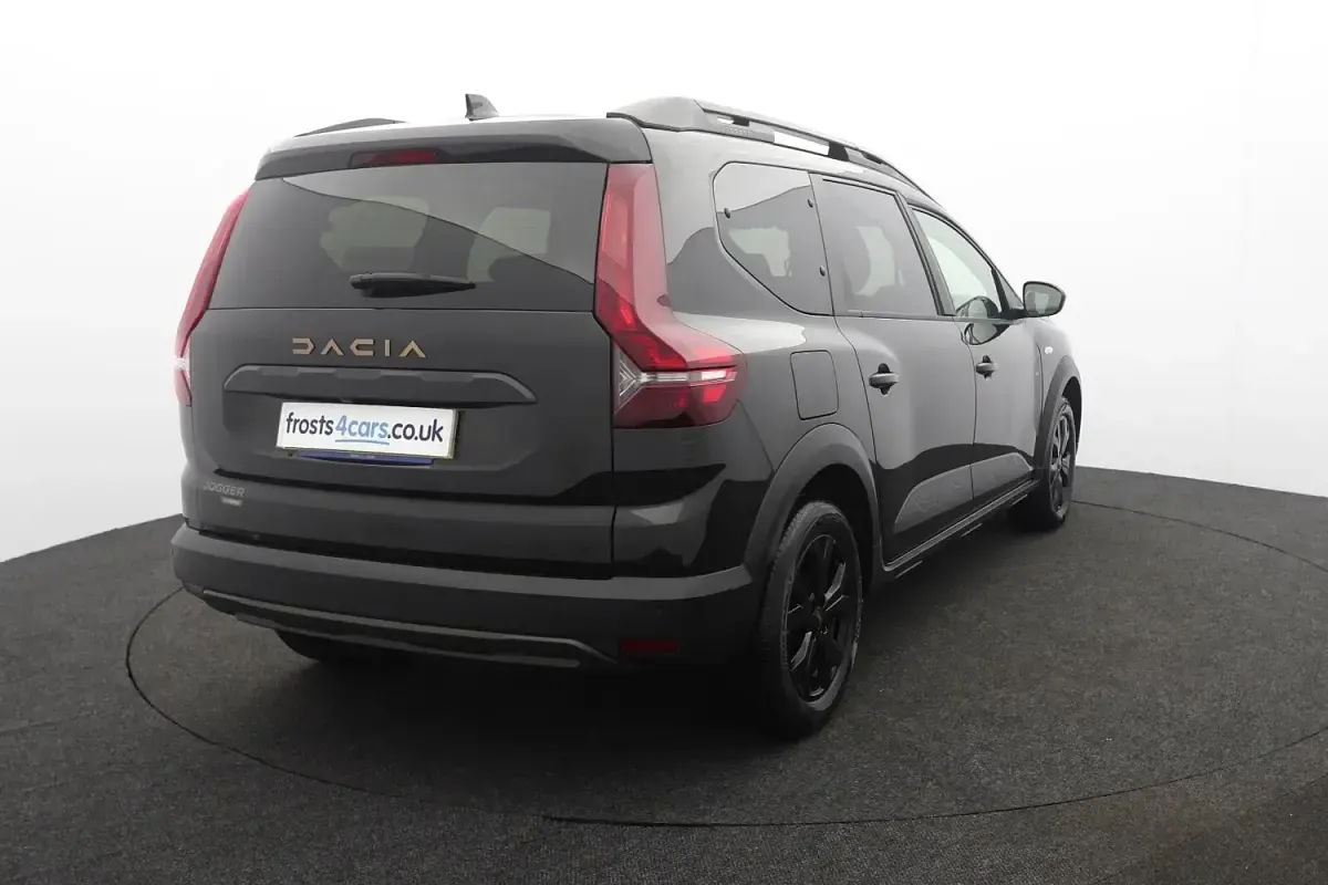 Begagnad Dacia Jogger Extreme 141 HK (103 kW) 2023 Svart Minibuss