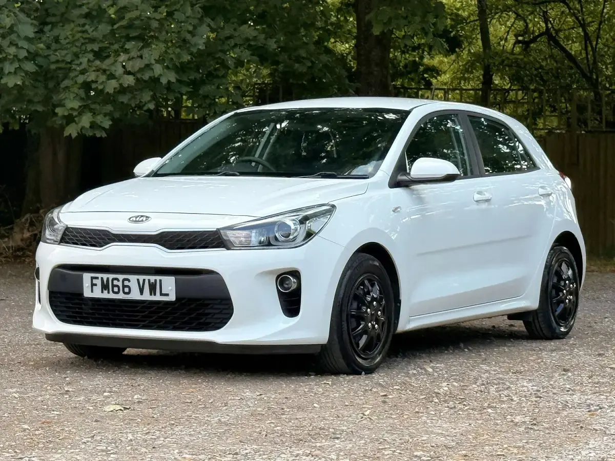 Used Kia Rio 83 HP (61 kW) 2017 White Hatchback