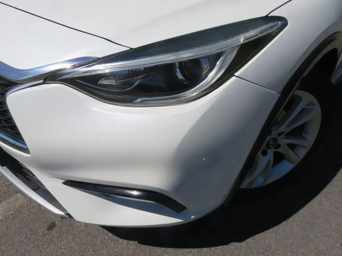 Used Infiniti Q30 Business Executive 109 HP (80 kW) 2016 White Hatchback