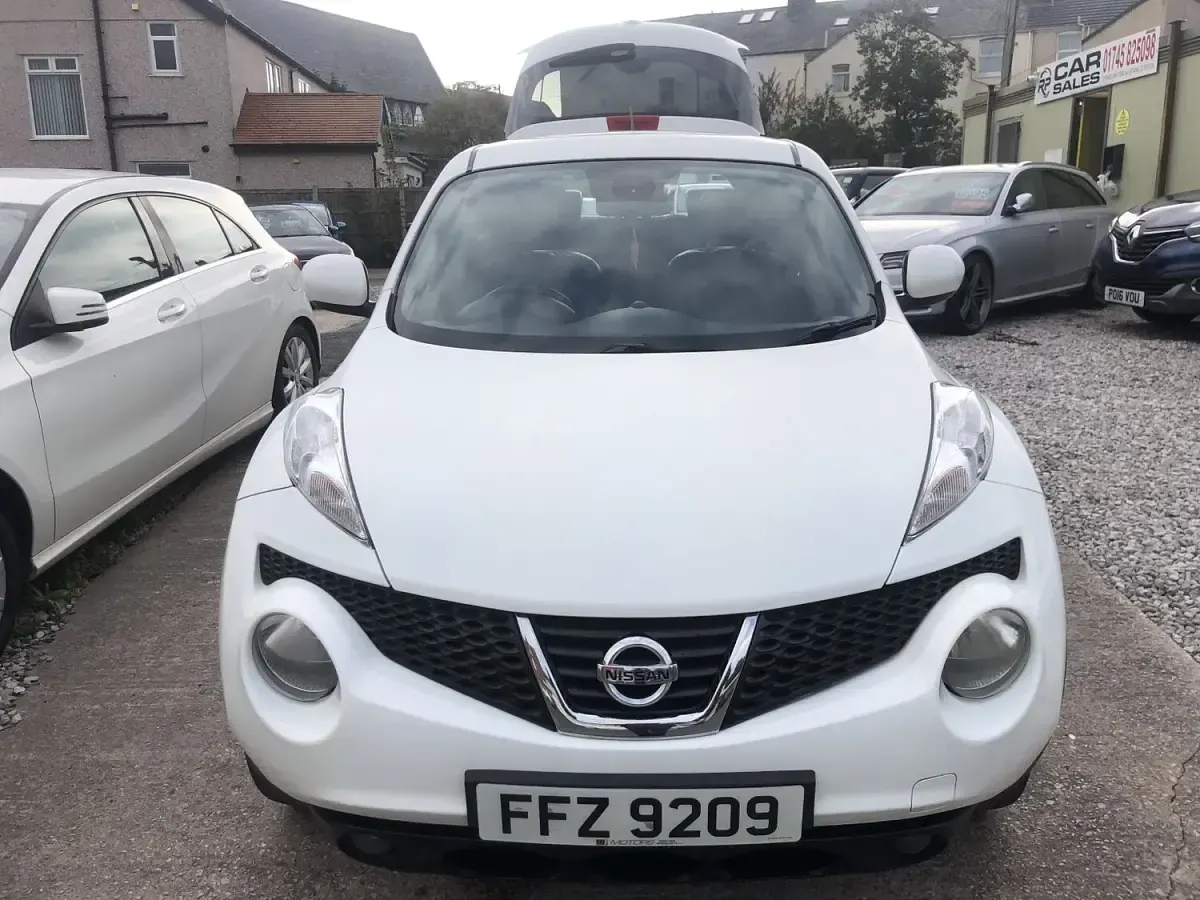 Used Nissan Juke Tekna 2011 White SUV