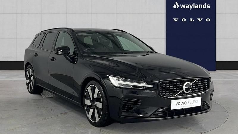 Used Volvo V60 Plus 345 HP (253 kW) 2025 Black Estate